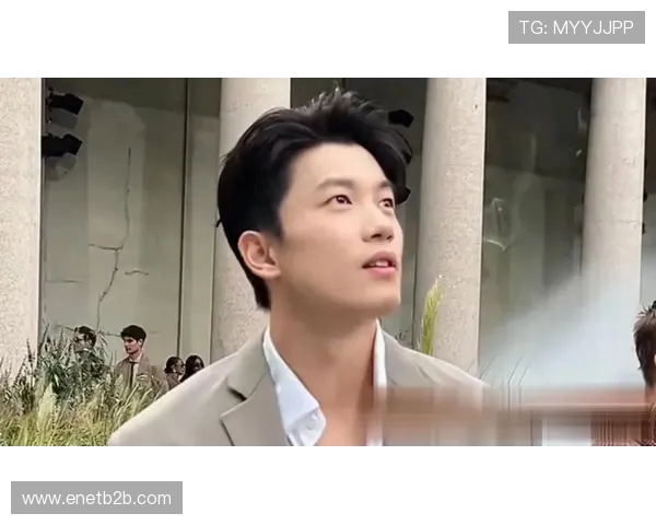 汪顺现身时装周引关注